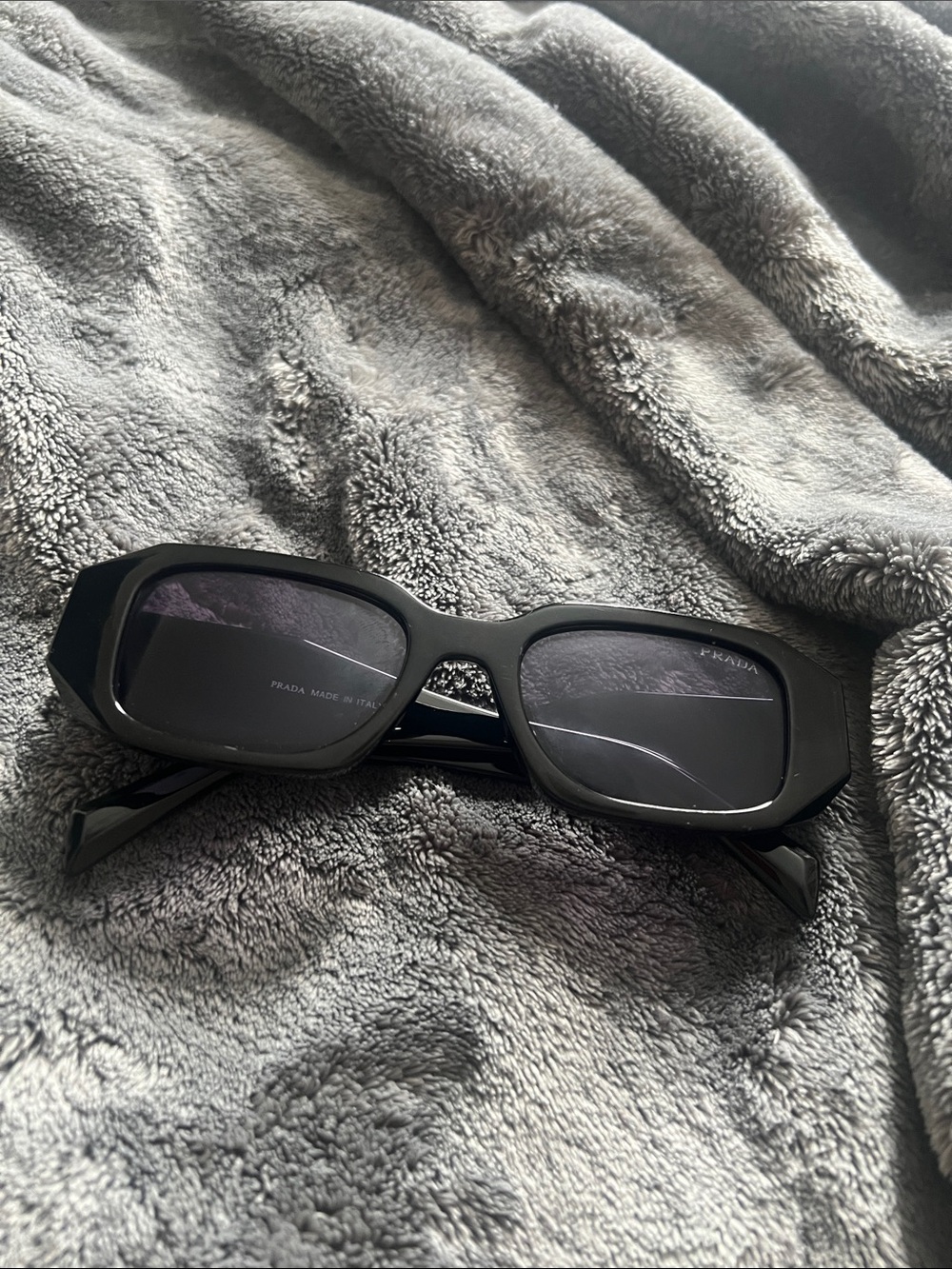 Prada Black Women's Oversized Sunglasses with Gold Logo Accent - Picture 4 of 10